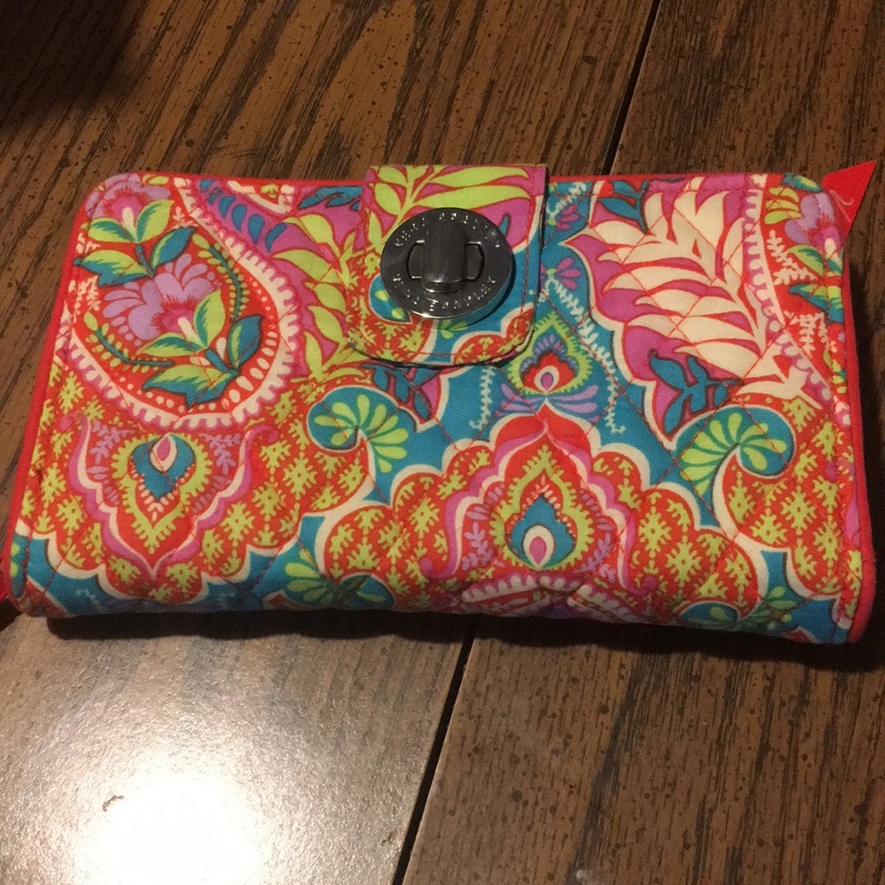 Vera Bradley Wristlet, NWOT